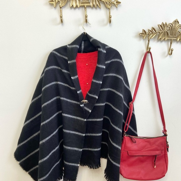 🆕Black white striped scarf/shawl - Picture 2 of 2